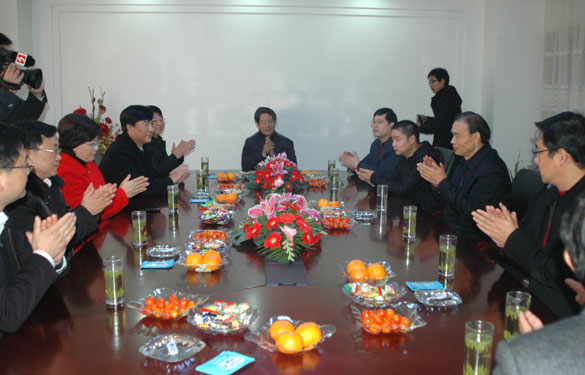 溧阳市委书记韩立明、市长盛建良一行来凯时集团走访慰问