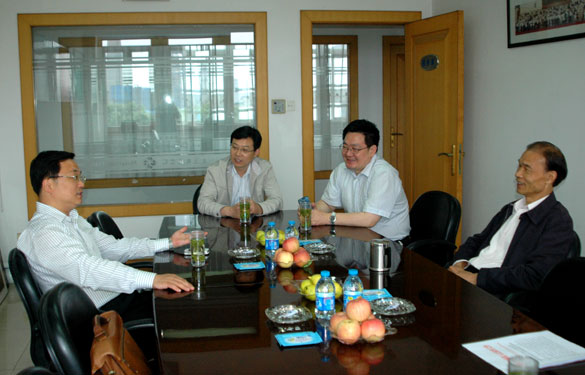 溧阳市委常委、常务副市长汤如军来凯时集团调研