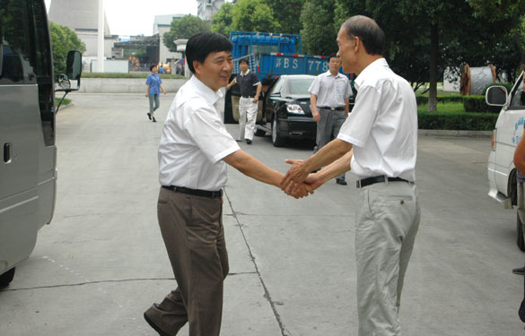 溧阳市市长盛建良一行来凯时集团慰问一线员工